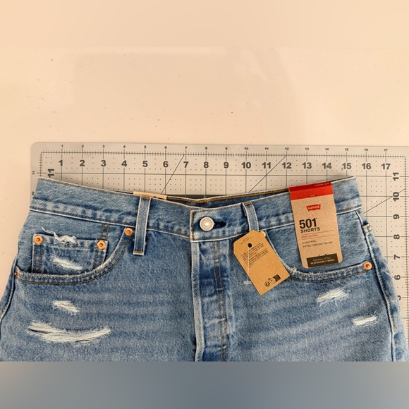 *NWT* Levi's 501 Women's Light Blue Jean Shorts Size 29 - Picture 7 of 9
